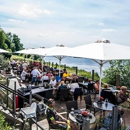 Authentic - 5p-apartment Lägenhet *